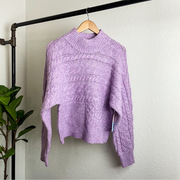 -`♡´- Free! NWT Knit Wool Blend Sweater Size S - Picture 2 of 13
